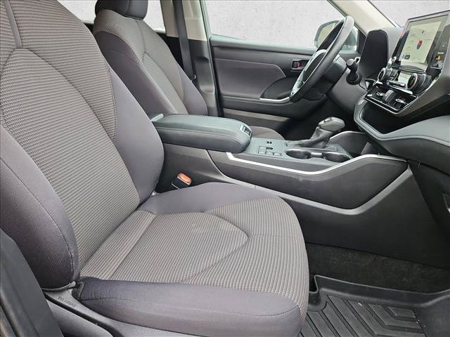 Used 2025 Toyota Highlander LE FWD image 22
