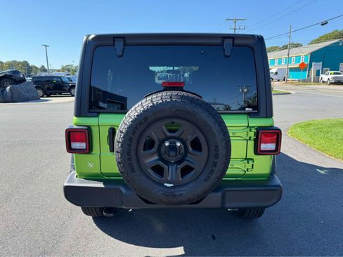 Used 2025 Jeep Wrangler Sport image 7