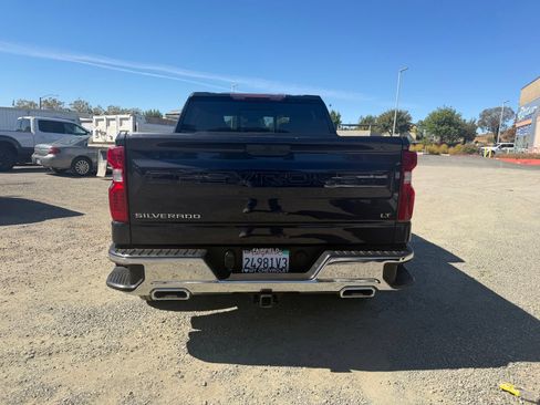 Used 2023 Chevrolet Silverado 1500 LT w/ Z71 Off-Road Package AWD/4WD image 4