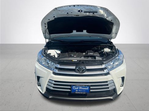 Used 2019 Toyota Highlander XLE AWD/4WD image 4