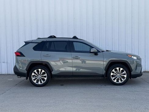 Used 2021 Toyota RAV4 XLE Premium image 3