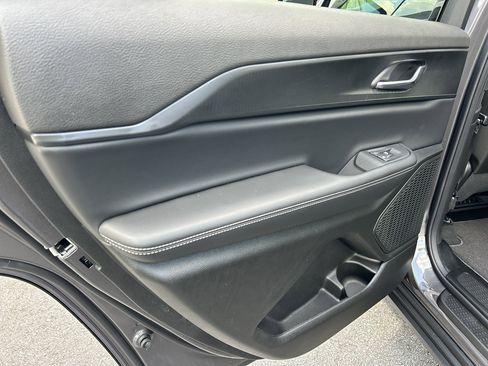 New 2025 Jeep Grand Cherokee L Altitude image 23