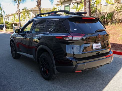 Used 2025 Nissan Rogue SV AWD/4WD image 6