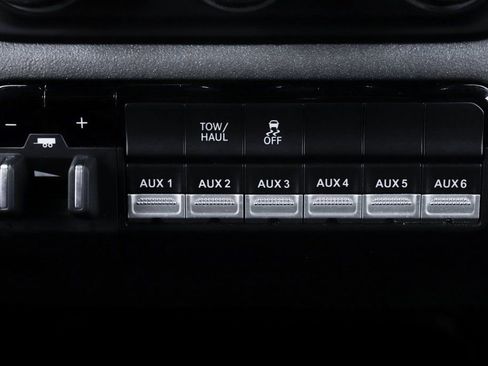 Used 2022 RAM 2500 Tradesman w/ Chrome Appearance Group image 31