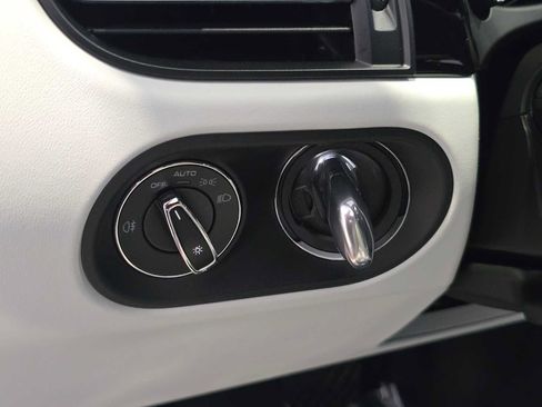 Used 2025 Porsche Macan AWD/4WD image 25