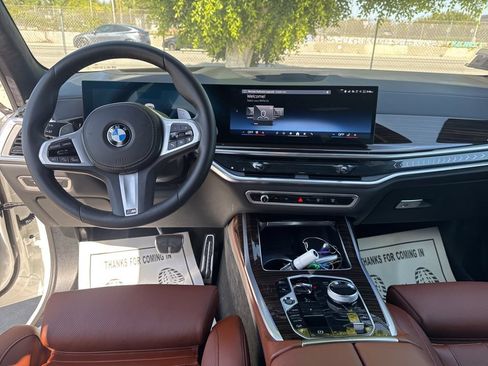 Used 2026 BMW X7 xDrive40i w/ M Sport Package AWD/4WD image 17