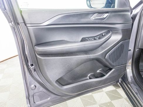 New 2025 Jeep Grand Cherokee Altitude image 14