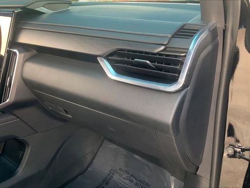 Used 2025 GMC Acadia Elevation image 18