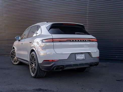 Certified 2024 Porsche Cayenne image 3