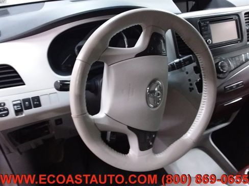 Used 2014 Toyota Sienna XLE image 11