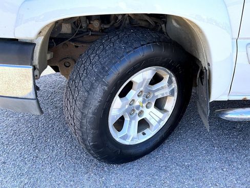 Used 2005 Chevrolet Avalanche Z71 w/ Sun And Sound Package AWD/4WD image 22