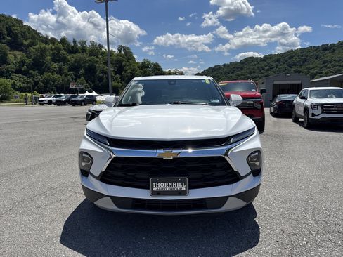 Used 2025 Chevrolet Blazer LT AWD/4WD image 3