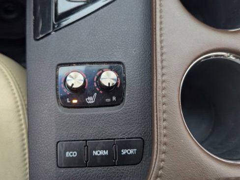 Used 2018 Toyota Avalon XLE Plus image 37