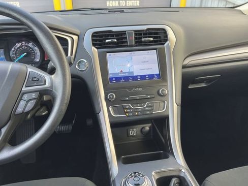Used 2020 Ford Fusion SE image 27