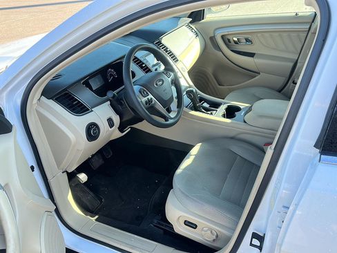 Used 2018 Ford Taurus SE image 8
