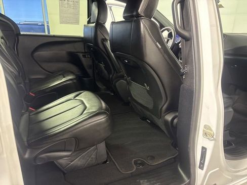 Used 2025 Chrysler Pacifica Select FWD image 27