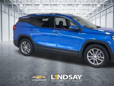 Used 2024 GMC Terrain SLT image 3