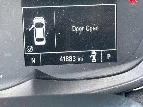 Used 2022 Chevrolet Trax LT w/ LT Convenience Package image 30