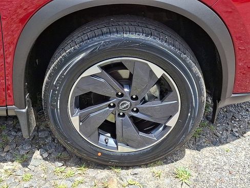 Certified 2024 Nissan Rogue SV AWD/4WD image 9