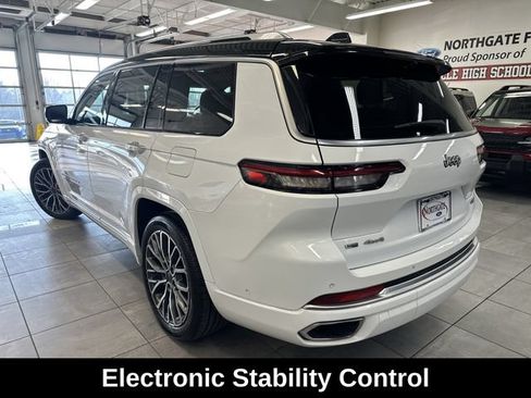 Used 2023 Jeep Grand Cherokee L Summit w/ Advanced Protech Group IV AWD/4WD image 16