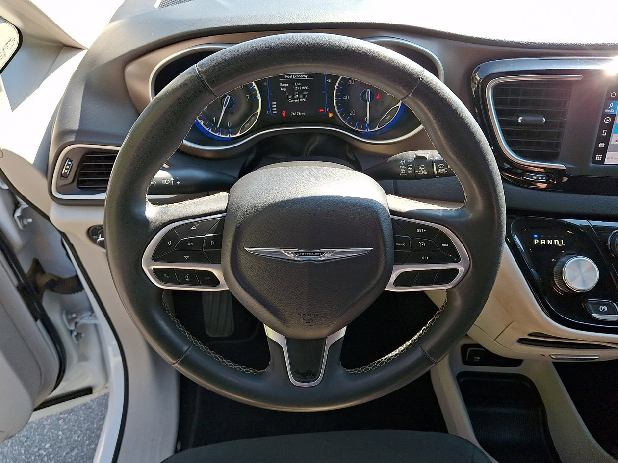 Used 2023 Chrysler Voyager LX FWD image 18