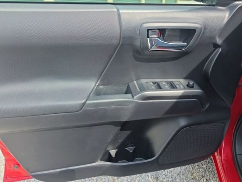 Certified 2021 Toyota Tacoma TRD Off-Road image 13