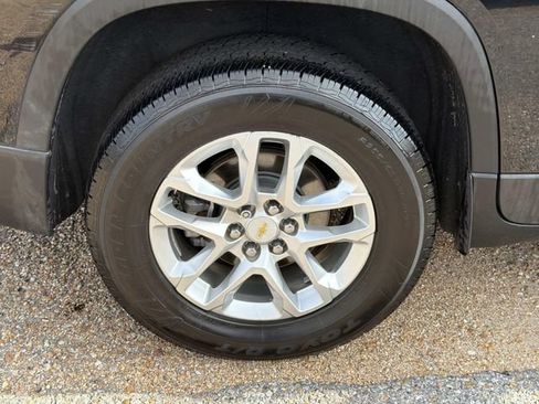 Used 2019 Chevrolet Traverse LT w/ LPO, Cargo Package FWD image 5