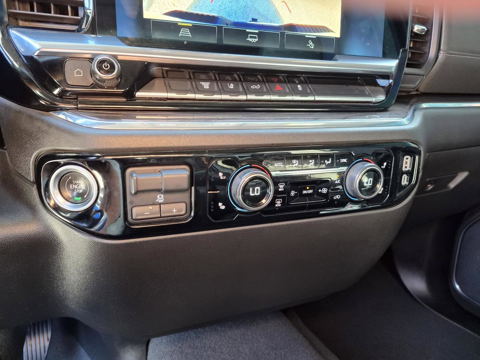 Used 2024 Chevrolet Silverado 2500 LTZ AWD/4WD image 25