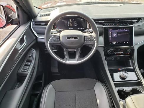 New 2025 Jeep Grand Cherokee L Laredo image 18