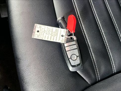 Used 2019 Ford Fusion SEL FWD image 10