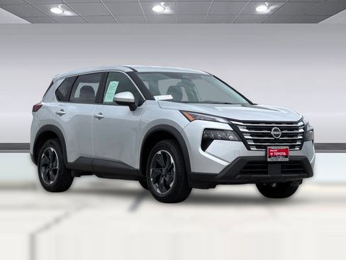 Used 2025 Nissan Rogue SV AWD/4WD image 6