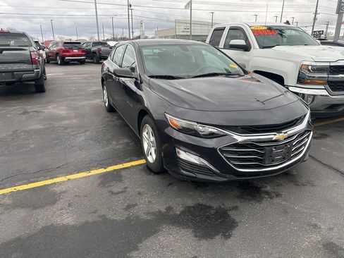 Used 2022 Chevrolet Malibu LS image 2