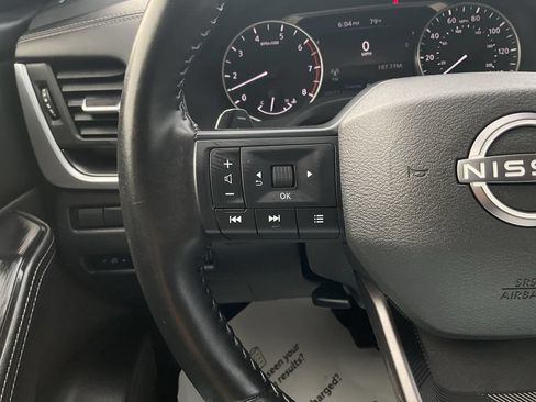 Used 2025 Nissan Rogue SV FWD image 38