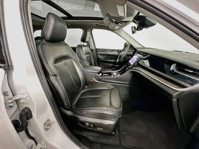 Used 2023 Jeep Grand Cherokee 4WD 4xe image 31
