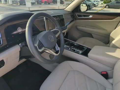Certified 2024 Volkswagen Atlas SE w/ Panoramic Sunroof Package FWD image 8