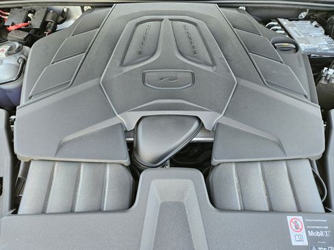 Certified 2026 Porsche Cayenne Coupe AWD/4WD image 30