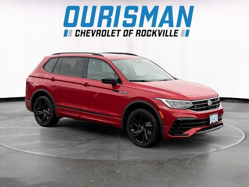 Used 2024 Volkswagen Tiguan SE R-Line image 1