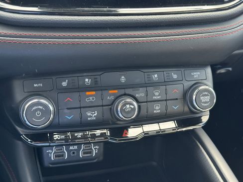 Used 2024 Dodge Durango GT image 24