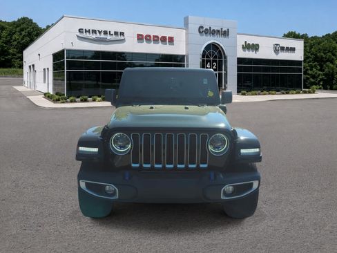 Used 2023 Jeep Wrangler Unlimited Sahara w/ Cold Weather Group AWD/4WD image 9