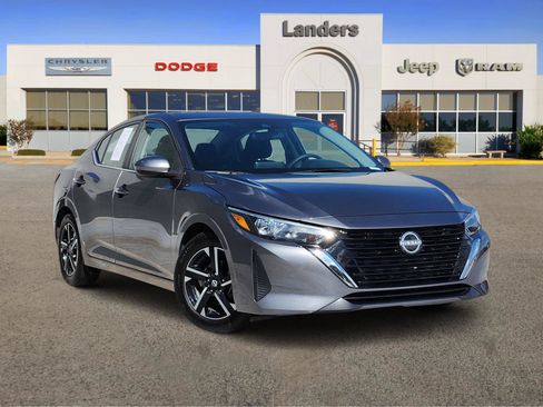 Used 2025 Nissan Sentra SV FWD image 1