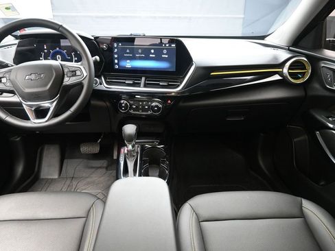 Used 2024 Chevrolet Trax ACTIV w/ Sunroof Package image 9