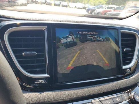 Used 2024 Chrysler Pacifica Touring-L FWD image 24