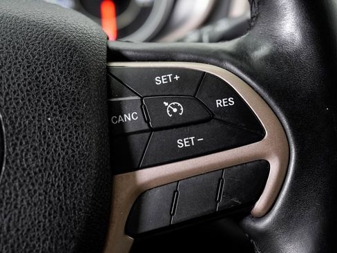 Used 2017 Jeep Cherokee Limited image 13