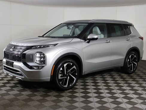 Used 2023 Mitsubishi Outlander SEL image 10