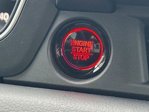 Used 2025 Honda Pilot Sport image 28