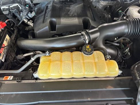 Used 2018 Ford F150 XLT w/ Equipment Group 302A Luxury image 6