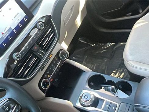 Certified 2022 Ford Escape SEL w/ Technology Package image 28