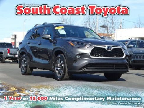 Used 2025 Toyota Highlander XLE image 1