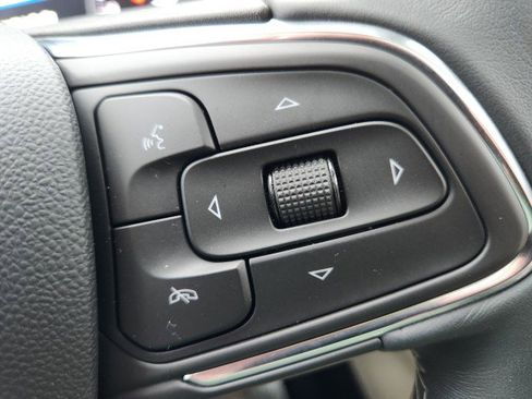 Used 2023 Buick Envision Avenir image 44