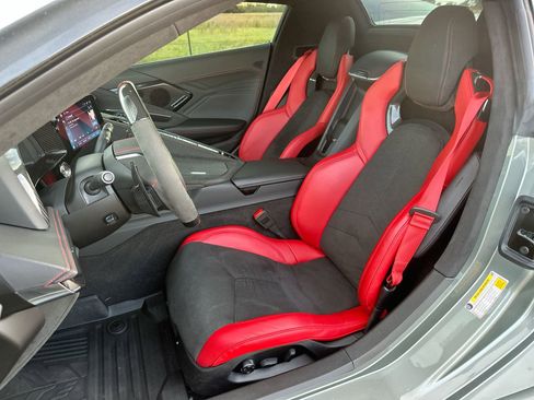 Used 2024 Chevrolet Corvette Z06 image 11